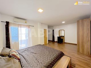 Casa adosada en alquiler y en venta de 3 habitaciones en Bang Lamung, Chonburi