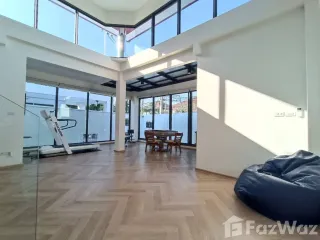 For sale 3 Beds house in Phra Khanong, Bangkok