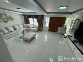 For sale 5 Beds house in Bang Rak, Bangkok