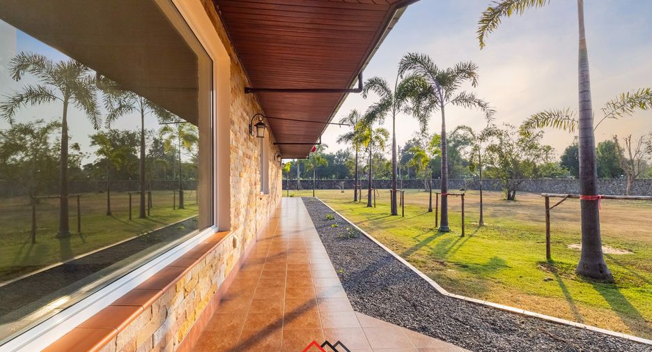 For sale 5 bedrooms house in Sattahip, Chonburi