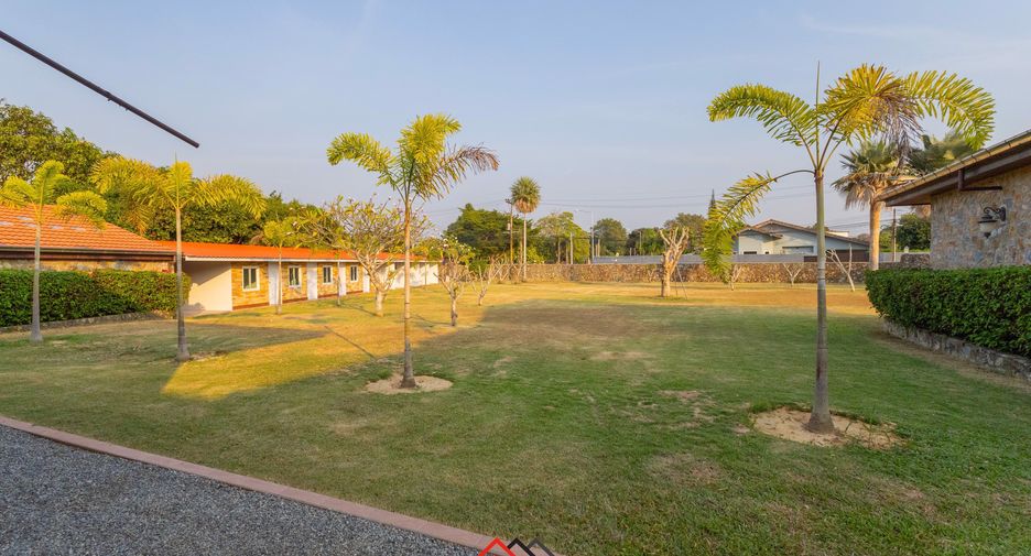For sale 5 bedrooms house in Sattahip, Chonburi