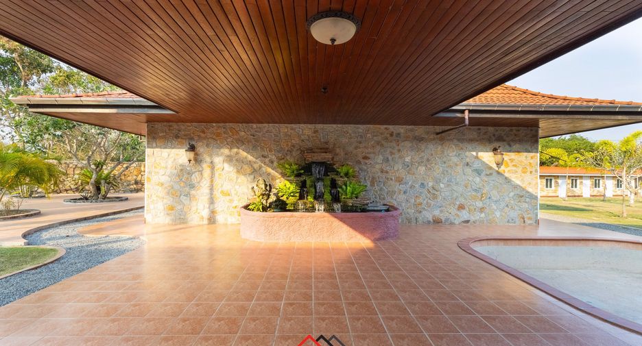 For sale 5 bedrooms house in Sattahip, Chonburi