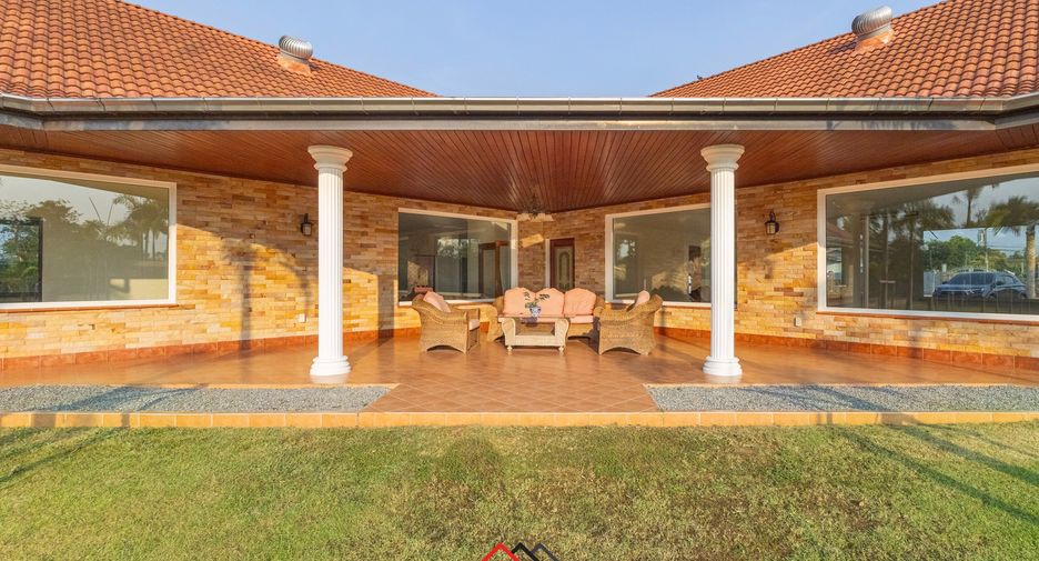 For sale 5 bedrooms house in Sattahip, Chonburi