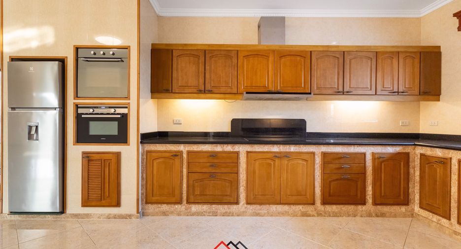 For sale 5 bedrooms house in Sattahip, Chonburi