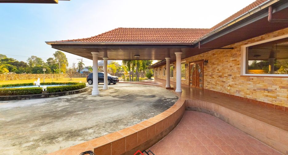 For sale 5 bedrooms house in Sattahip, Chonburi