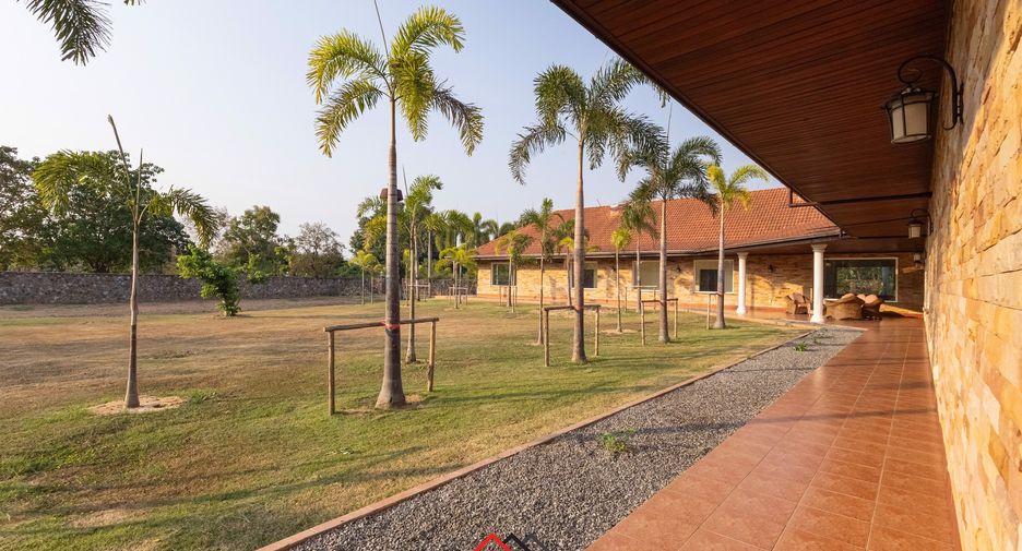 For sale 5 bedrooms house in Sattahip, Chonburi