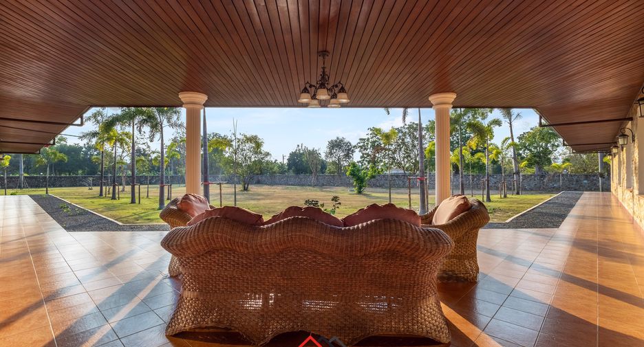 For sale 5 bedrooms house in Sattahip, Chonburi