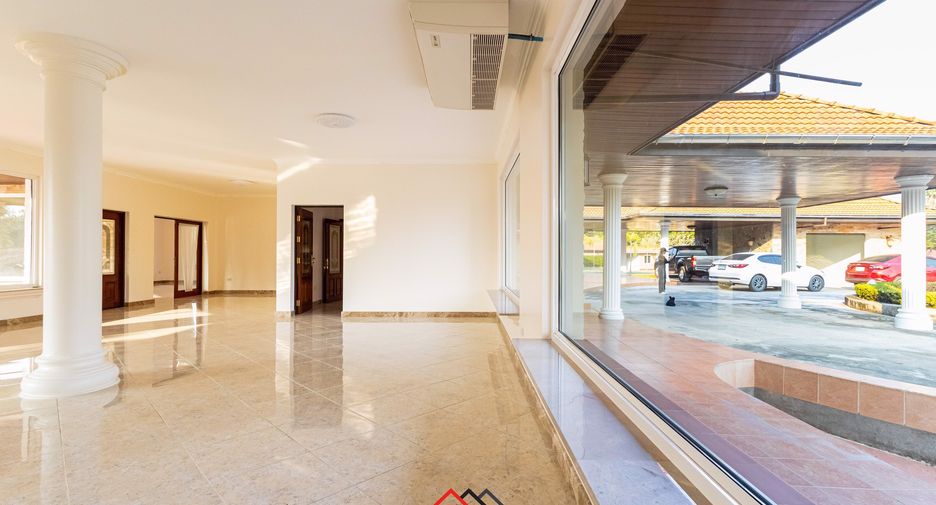 For sale 5 bedrooms house in Sattahip, Chonburi