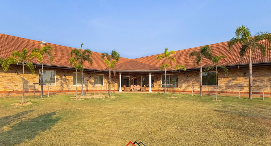 For sale 5 bedrooms house in Sattahip, Chonburi