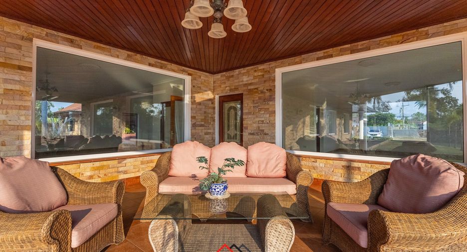 For sale 5 bedrooms house in Sattahip, Chonburi