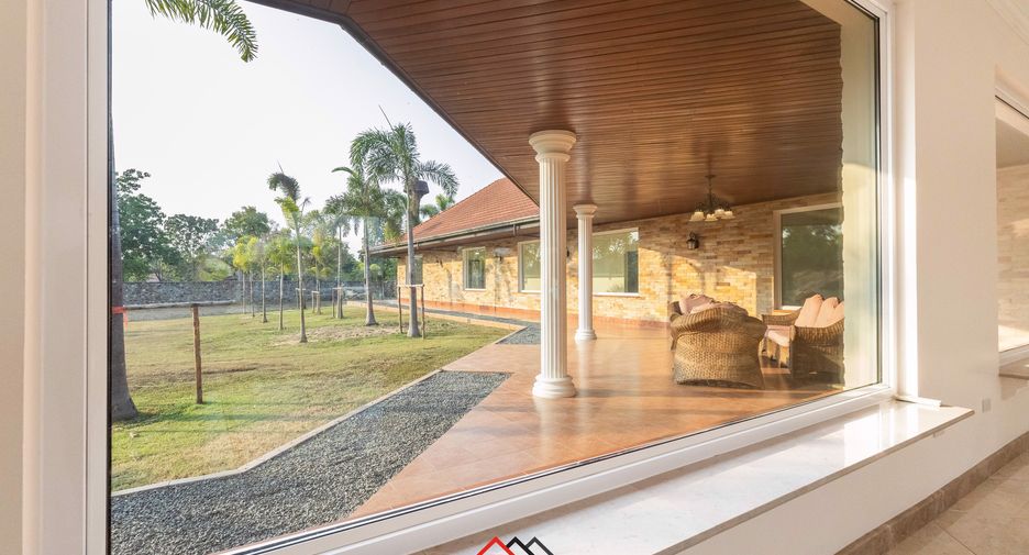 For sale 5 bedrooms house in Sattahip, Chonburi
