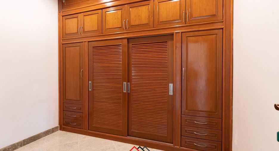 For sale 5 bedrooms house in Sattahip, Chonburi