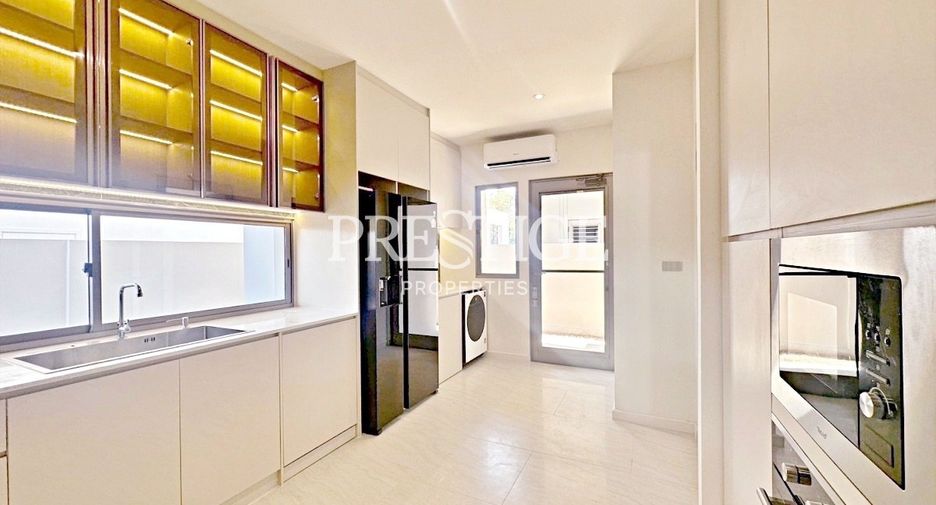 For sale 4 bedrooms house in Bang Lamung, Chonburi