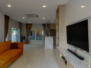 For sale 5 Beds house in Bang Na, Bangkok