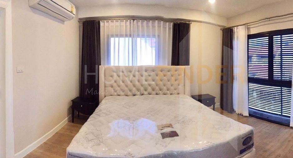 For rent 3 bed house in Watthana, Bangkok