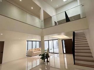 For sale 3 bed townhouse in Khlong Toei, Bangkok