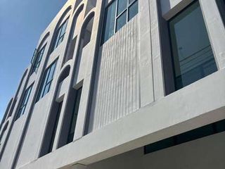 For sale 3 bed townhouse in Phaya Thai, Bangkok