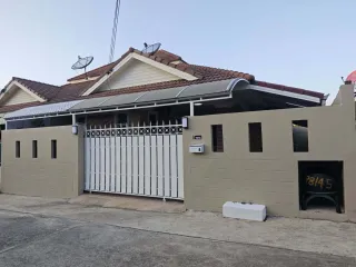 For sale 2 bed townhouse in East Pattaya, Pattaya