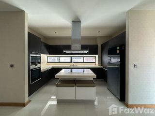 For rent 4 bed house in Huai Khwang, Bangkok