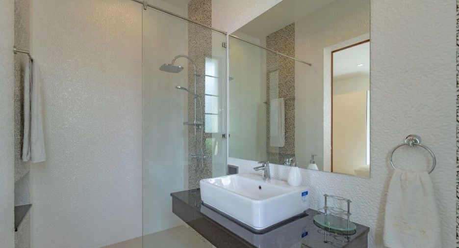 For sale 8 bed villa in Thalang, Phuket