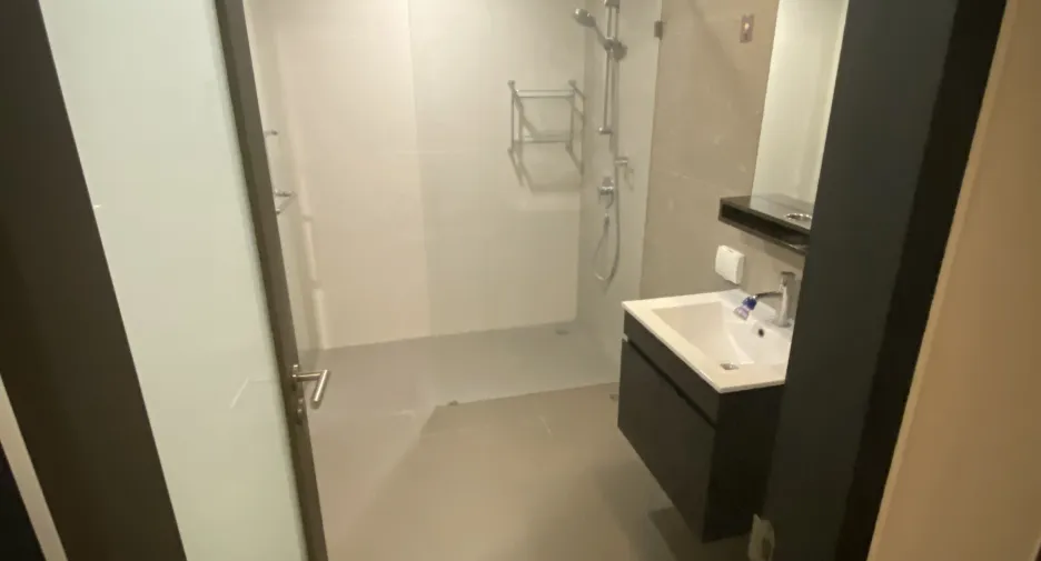 For sale 2 bed condo in Phaya Thai, Bangkok
