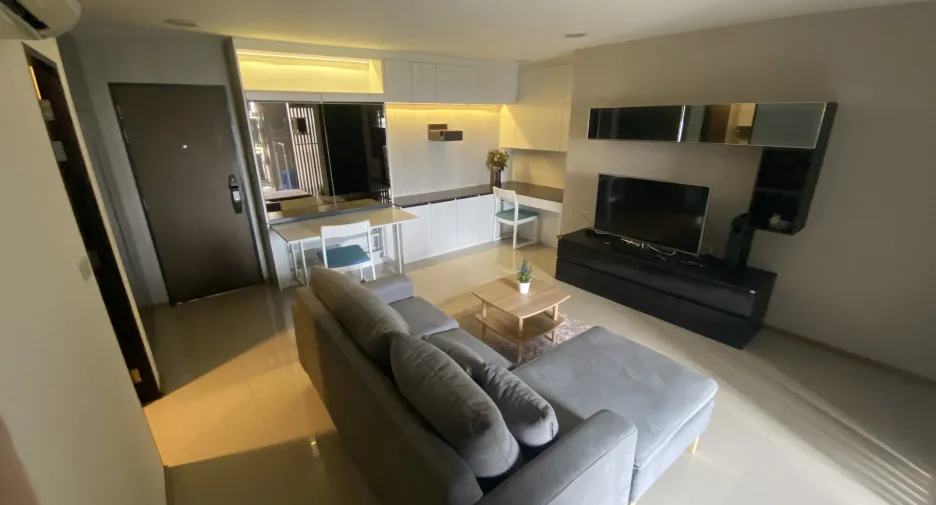 For sale 2 bed condo in Phaya Thai, Bangkok