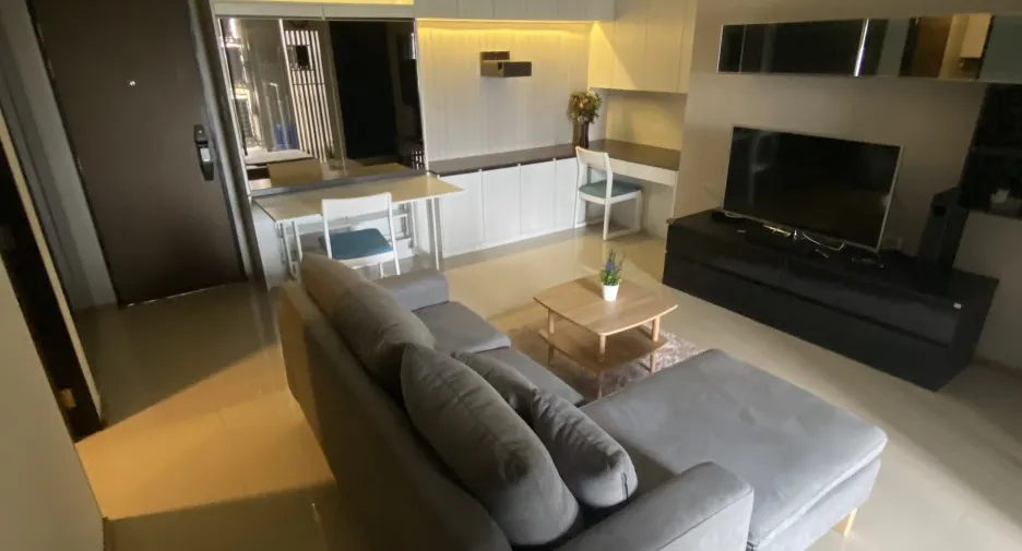 For sale 2 bed condo in Phaya Thai, Bangkok