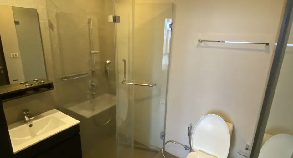 For sale 2 bed condo in Phaya Thai, Bangkok
