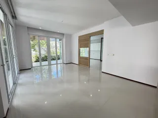 For rent 4 Beds house in Watthana, Bangkok
