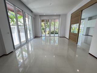 For rent 4 Beds house in Watthana, Bangkok