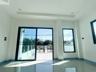 For sale 4 bed townhouse in Phra Nakhon Si Ayutthaya, Phra Nakhon Si Ayutthaya