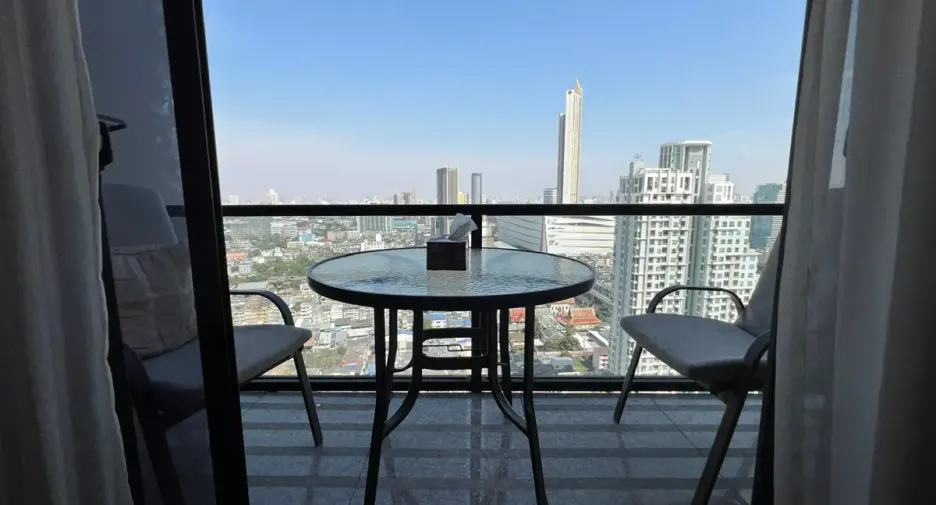 For rent 2 bedrooms condo in Khlong San, Bangkok
