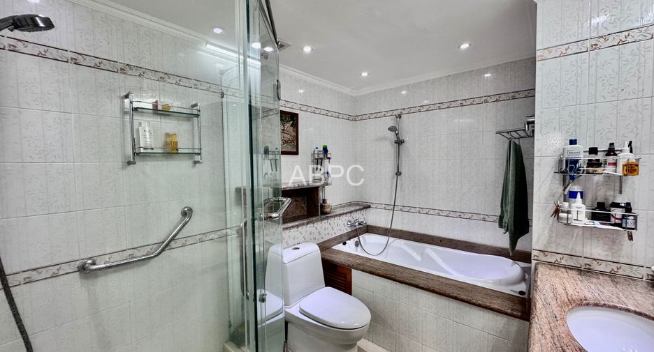For sale 3 bedrooms condo in Bang Lamung, Chonburi