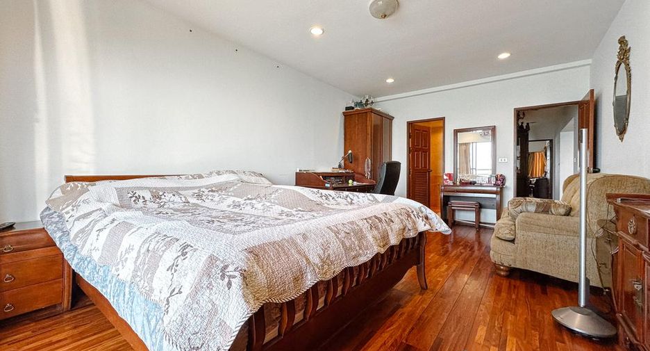 For sale 3 bedrooms condo in Sattahip, Chonburi