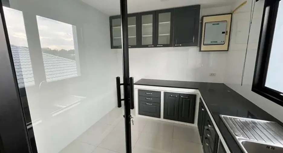 Büro zur Miete in Prawet, Bangkok