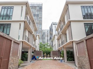 For rent 4 Beds house in Khlong Toei, Bangkok