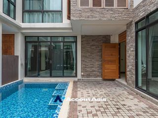 For rent 4 Beds house in Khlong Toei, Bangkok