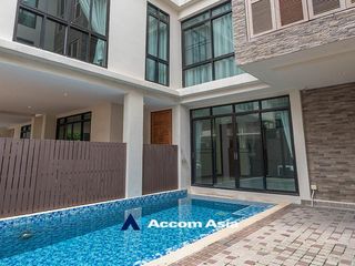 For rent 4 Beds house in Khlong Toei, Bangkok