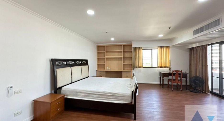 For rent 3 bed condo in Watthana, Bangkok