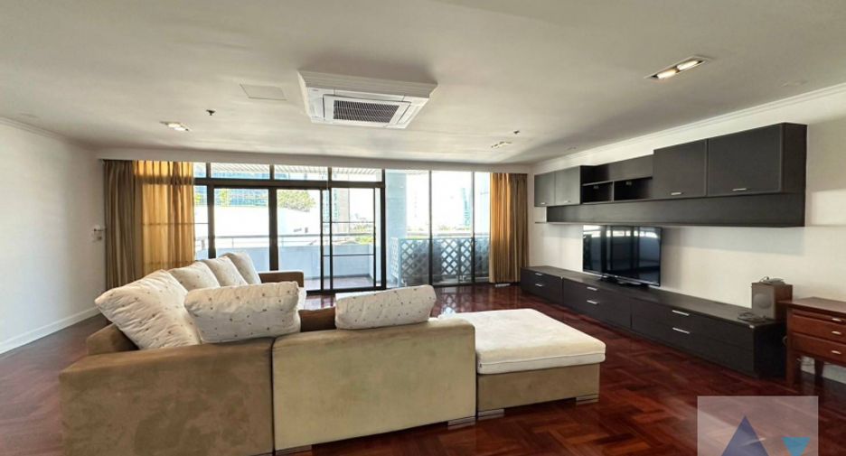 For rent 3 bed condo in Watthana, Bangkok