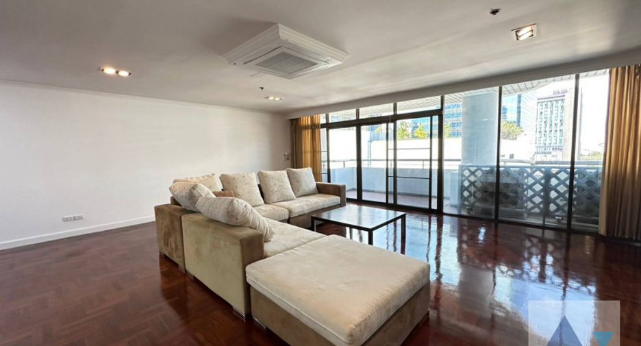 For rent 3 bed condo in Watthana, Bangkok