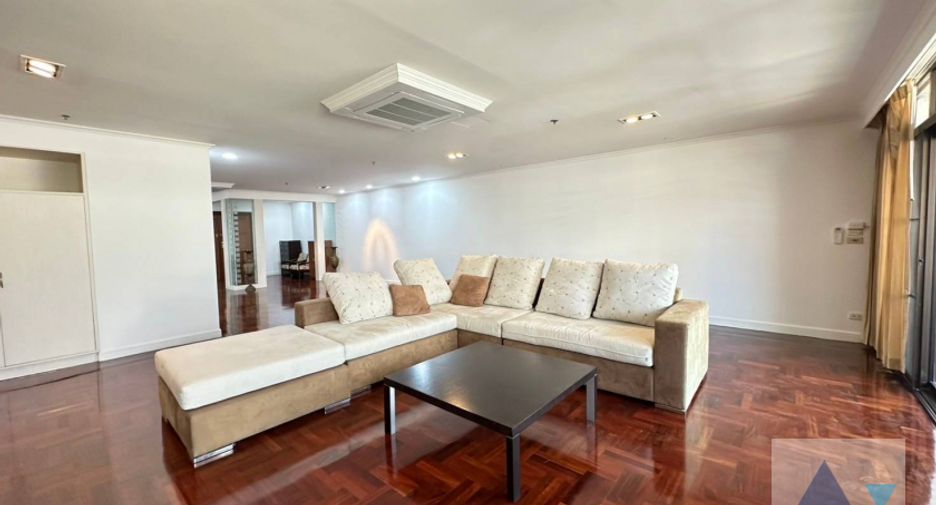 For rent 3 bed condo in Watthana, Bangkok