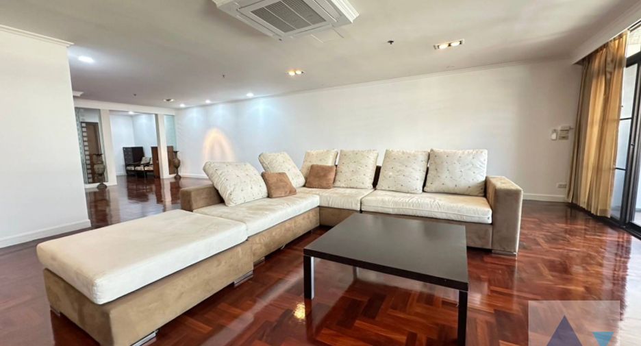 For rent 3 bed condo in Watthana, Bangkok