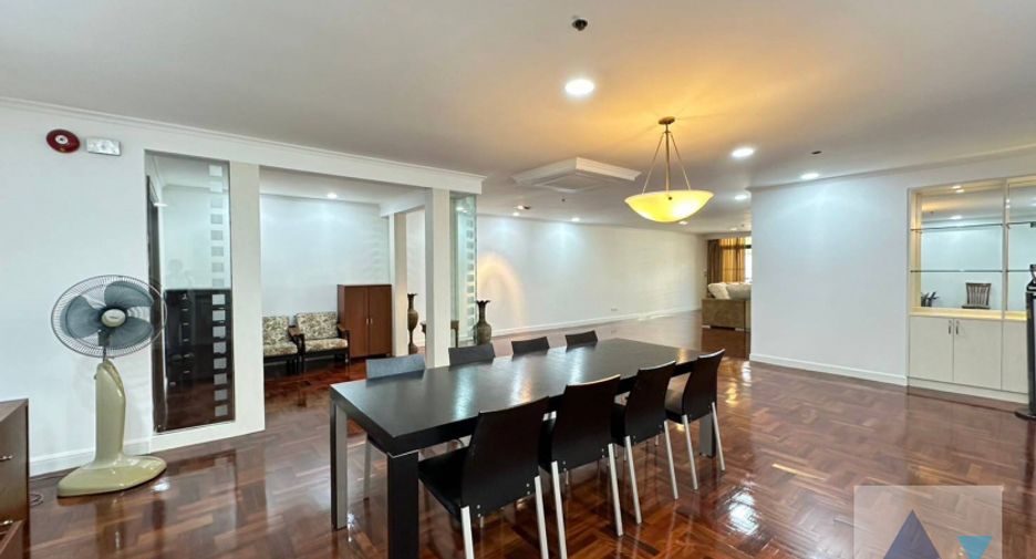 For rent 3 bed condo in Watthana, Bangkok