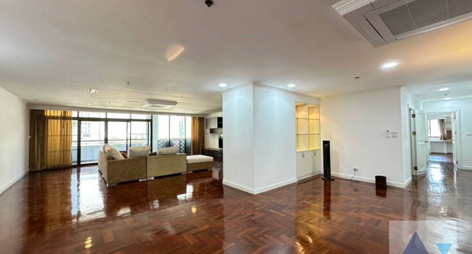 For rent 3 bed condo in Watthana, Bangkok