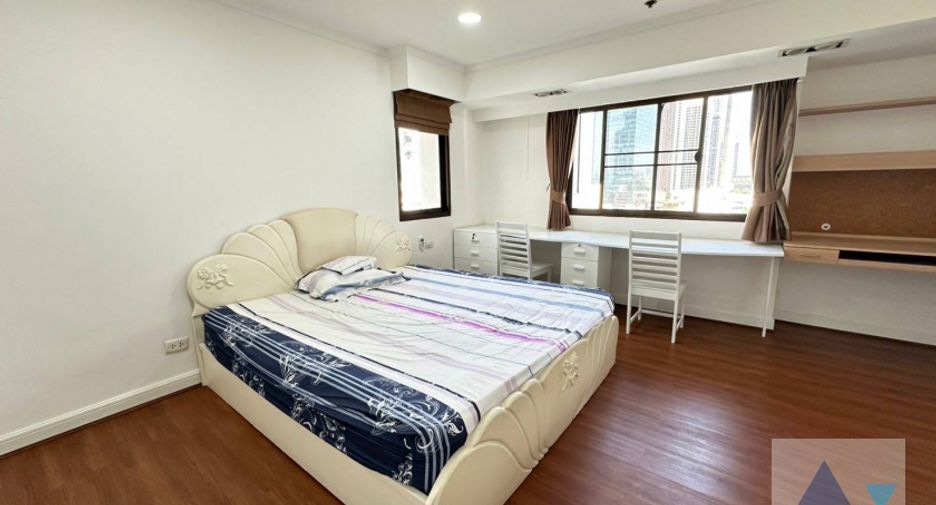 For rent 3 bed condo in Watthana, Bangkok