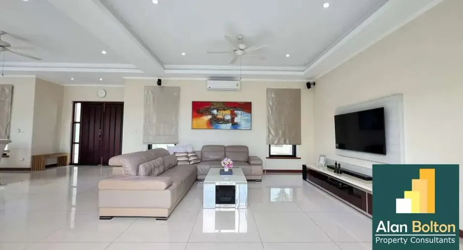 For rent and for sale 4 bedrooms house in Bang Lamung, Chonburi