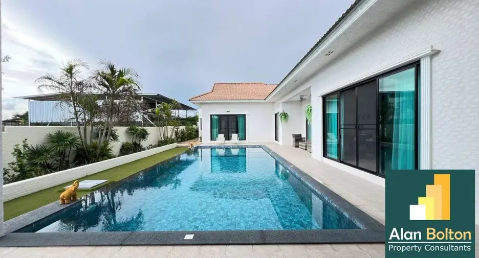 For rent and for sale 4 bedrooms house in Bang Lamung, Chonburi