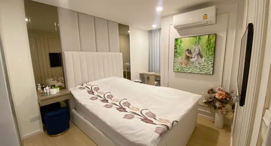For sale 2 bed condo in Phaya Thai, Bangkok