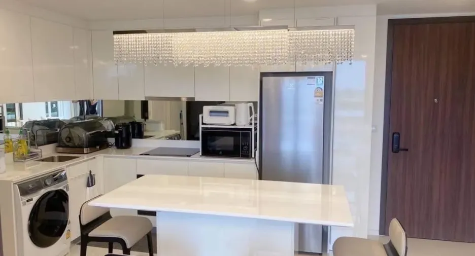 For sale 2 bed condo in Phaya Thai, Bangkok